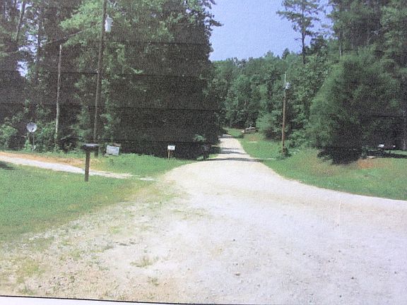 3rd image of 483 Lewis Dr