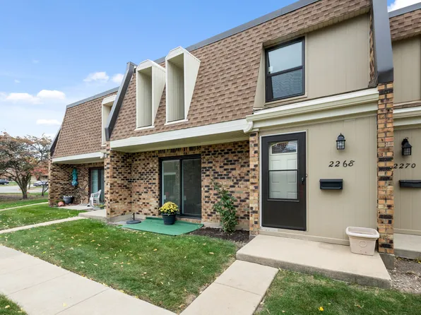 2268 Country Club Dr, Woodridge, IL 60517