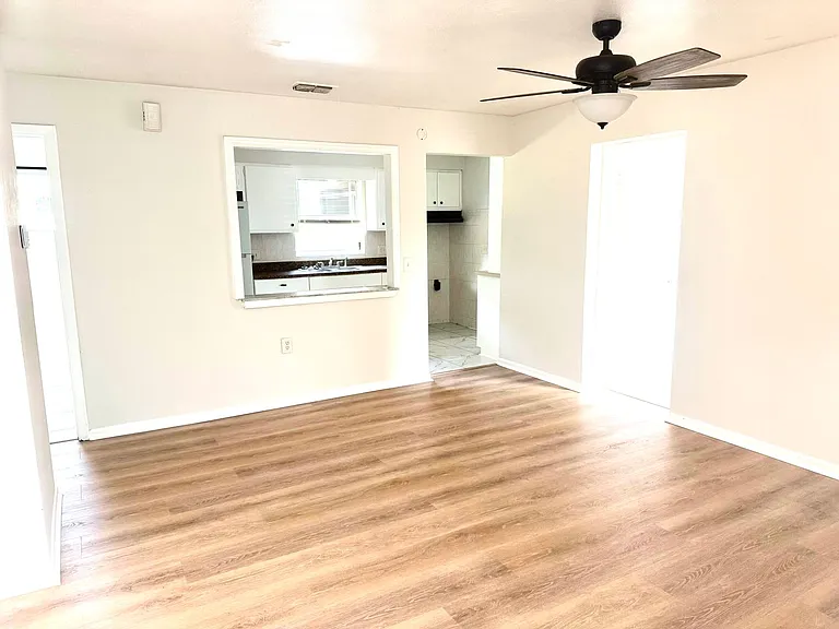 31 S Barbour St — Photo 11