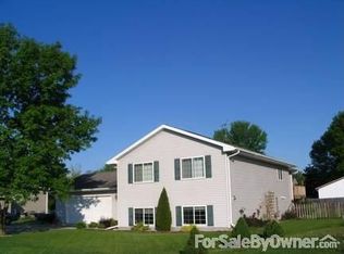 703 Riverview Dr, Fremont, WI 54940