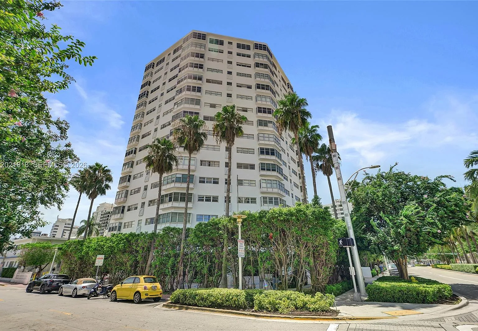 Octagon Towers I Condo — Photo 1