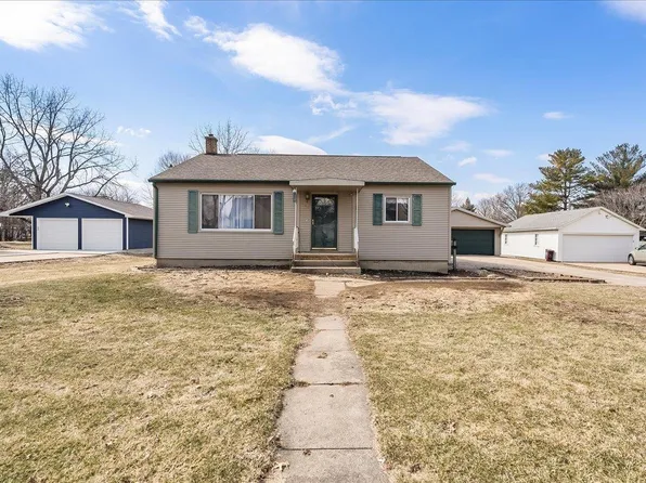 614 5th St, Jesup, IA 50648