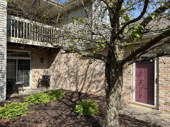 210 West Oak Leaf DRIVE #8, Oak Creek, WI 53154