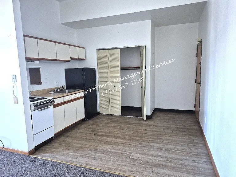 518 W Cunningham St #1 — Photo 5