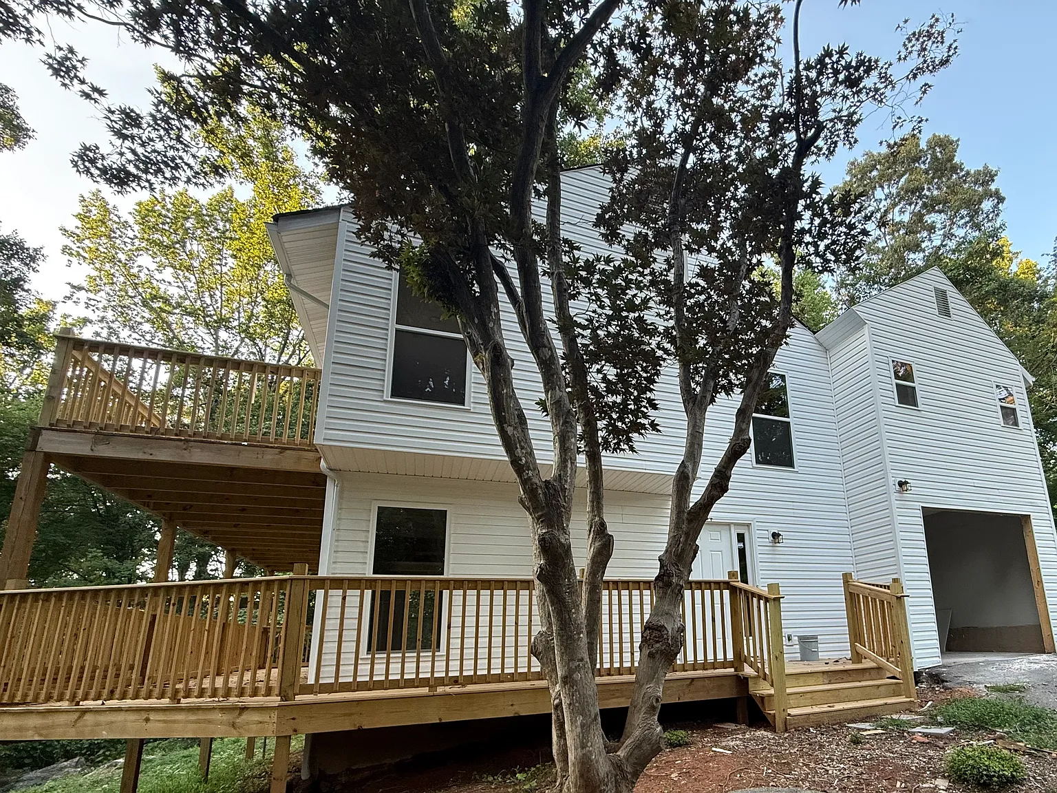 4 bed, 3.5 bath, 2120 sqft, $2,000 — Photo 2