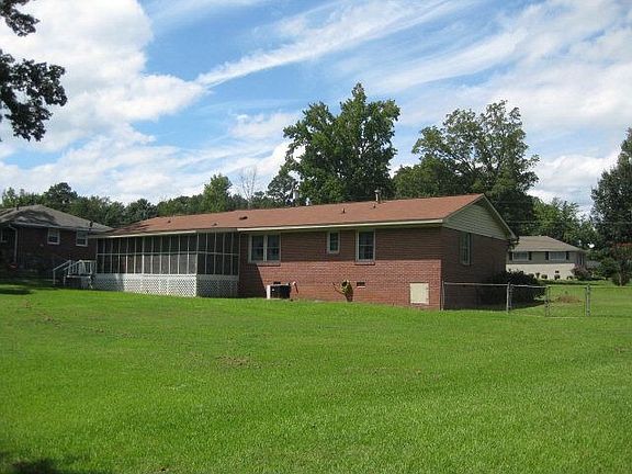 5th image of 325 Pinehurst Dr