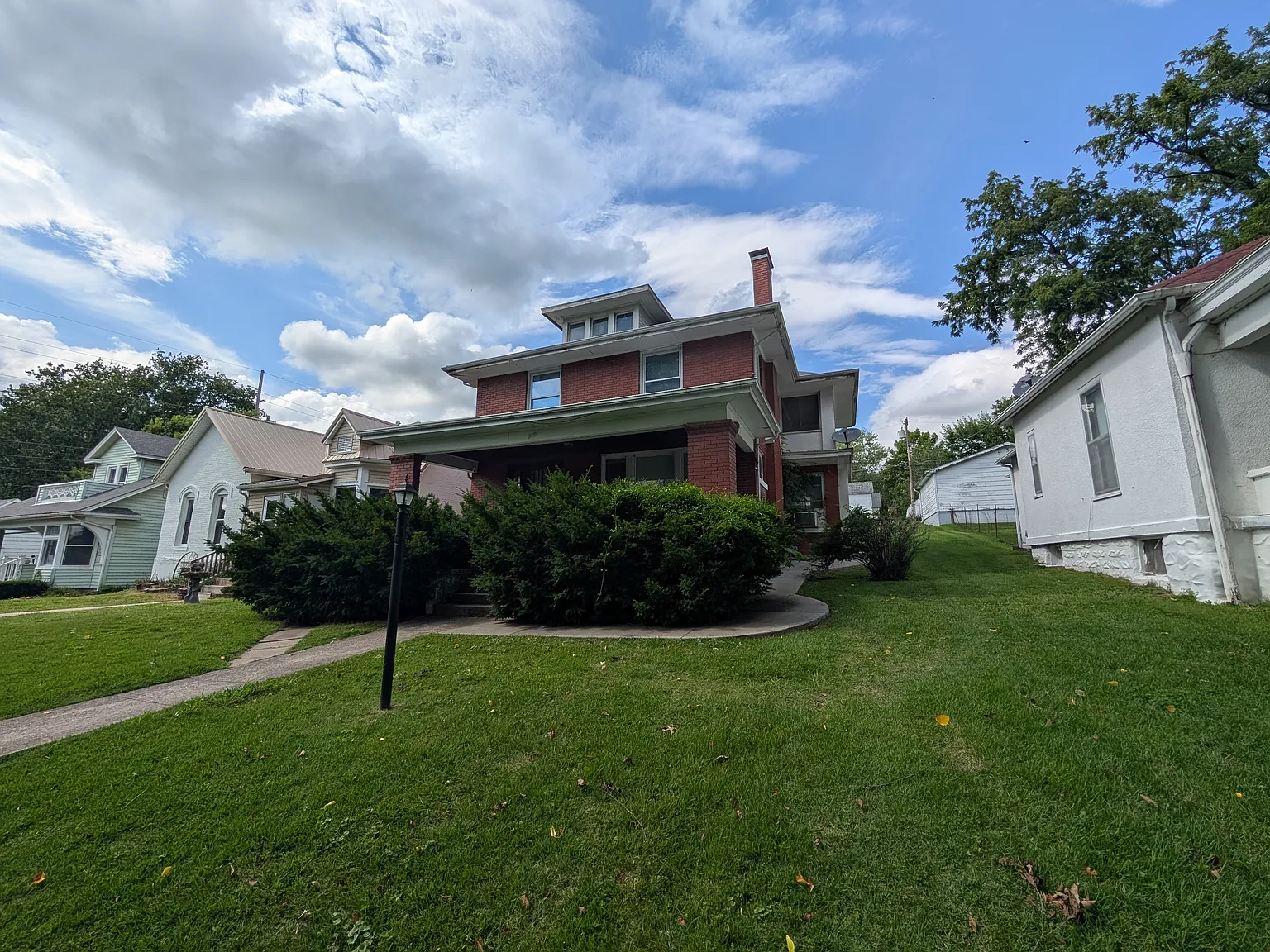 3 bed, 1902 sqft, $1,800 — Photo 2