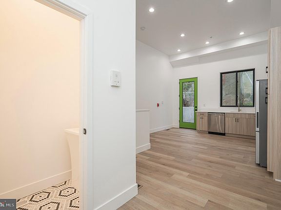 5th image of 4432 Lancaster Ave #1