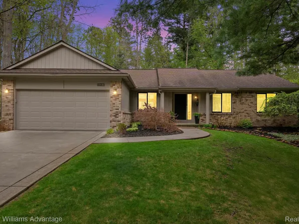 4081 Pinestead Dr, Commerce Township, MI 48390
