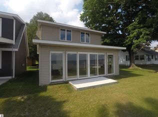 3409 W Lake Mitchell Dr, Cadillac, MI 49601