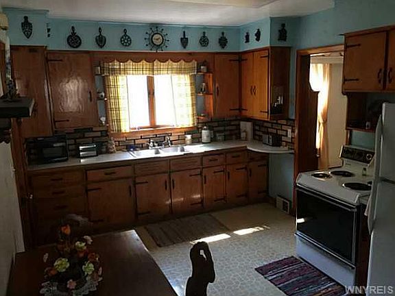2nd image of 151 Jackson Ave