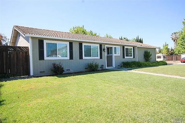 3 bed, 1040 sqft, $2,500 — Photo 1
