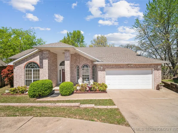 3900 S 74th West Pl, Tulsa, OK 74107