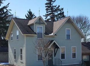 215 Walnut Ave #2, Saint Charles, IL 60174
