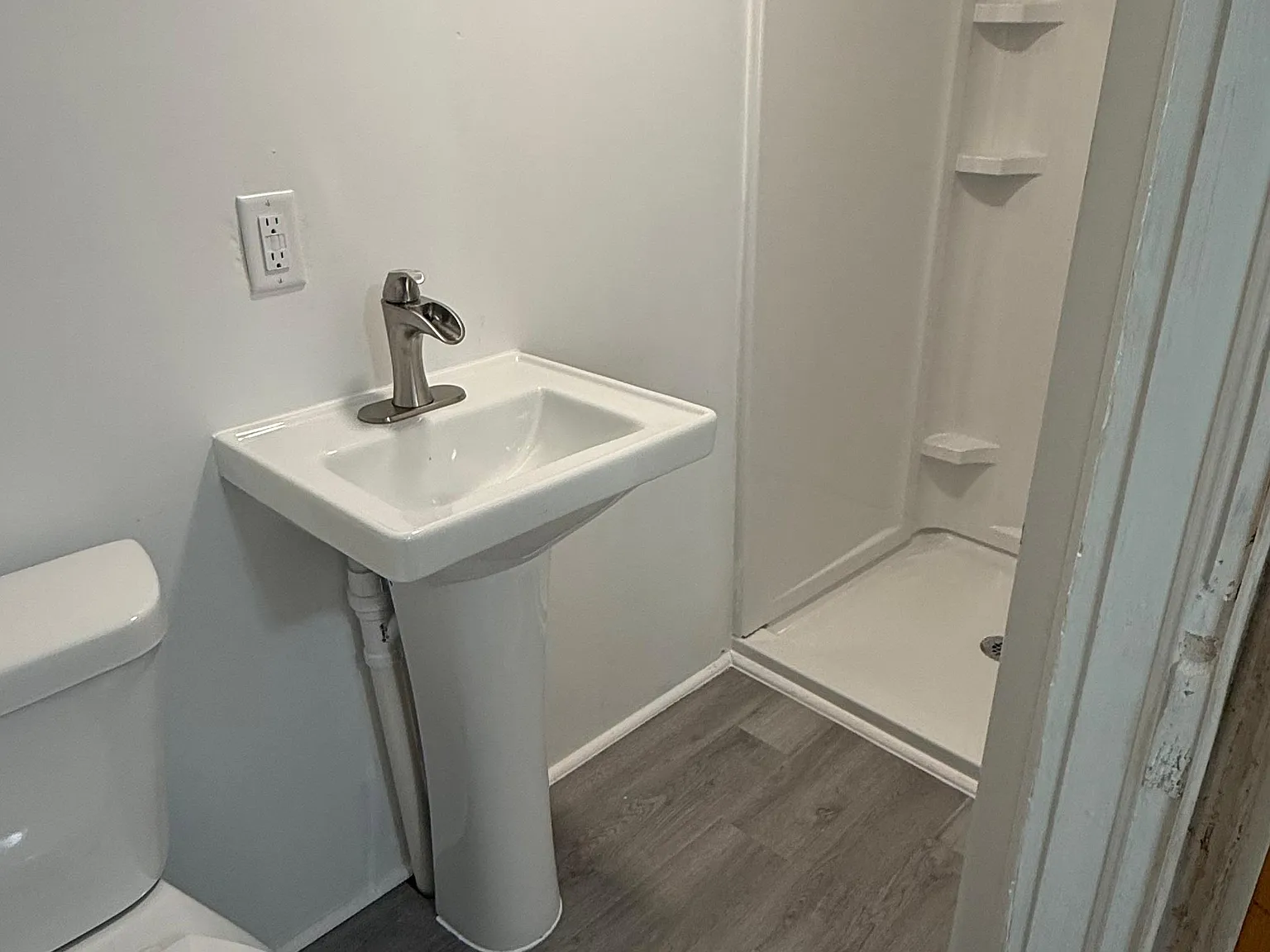 5 bed, 1100 sqft, $2,400 — Photo 1