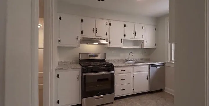 2323 Eldridge St — Photo 1