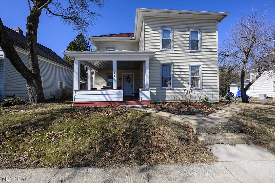 204 S Main St photo 1