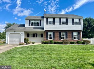 32 Stratford Ln, Mount Laurel, NJ 08054