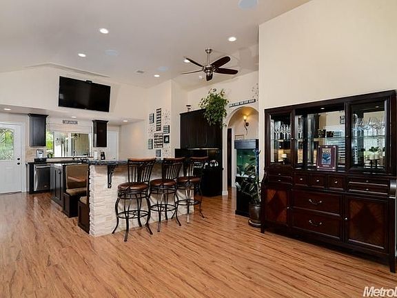 4th image of 228 Coronado Ave