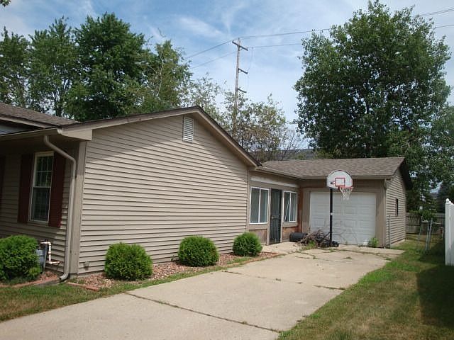 2nd image of 620 John Rolfe Dr
