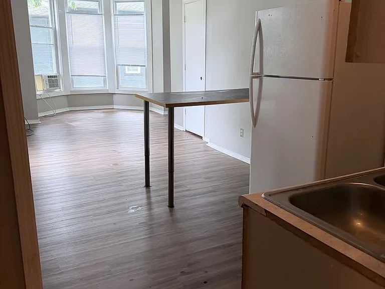 1031 Hartford St — Photo 14