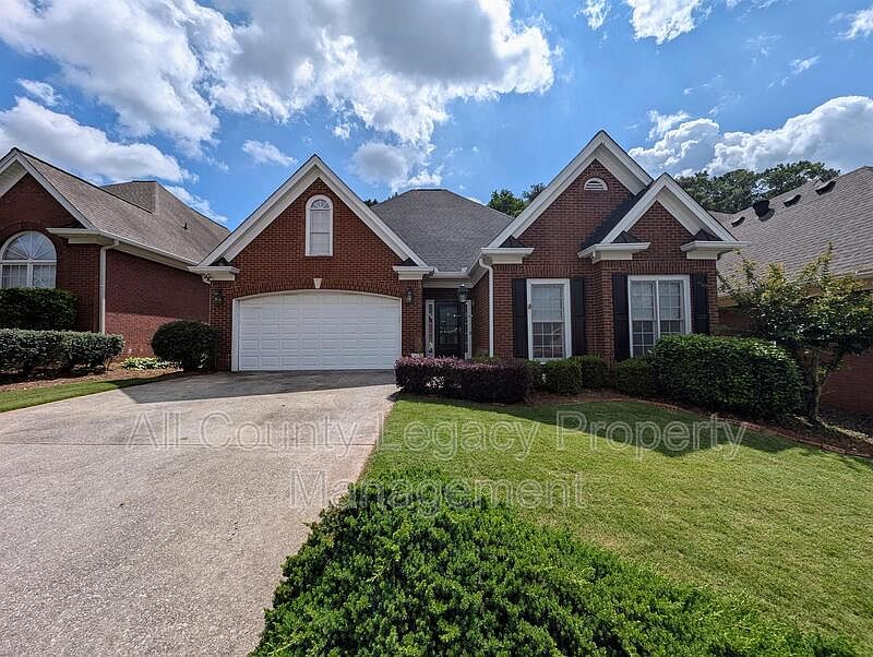 1st image of 2140 Glenhurst Dr