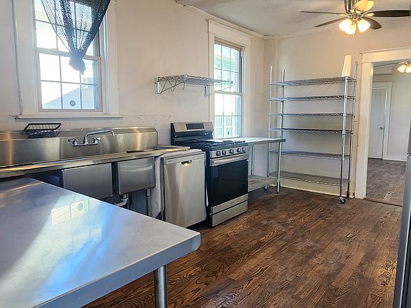 View of kitchen from backdoor of apartment.

New oven
New dishwasher
New fridge
Cabinets are on opposite side