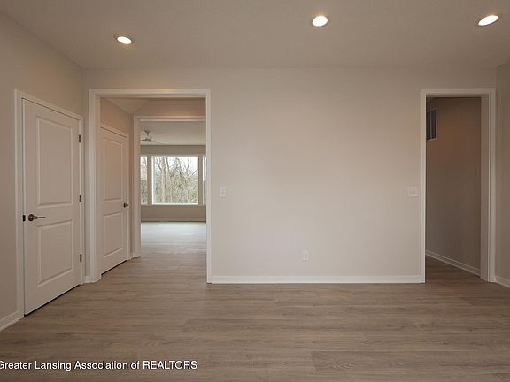 3rd image of 612 Magenta Ct