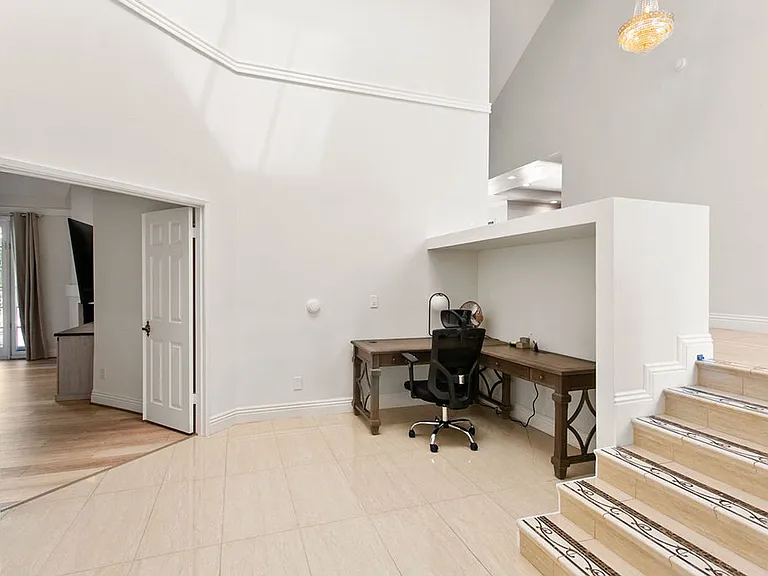 28602 Silverton Dr — Photo 17