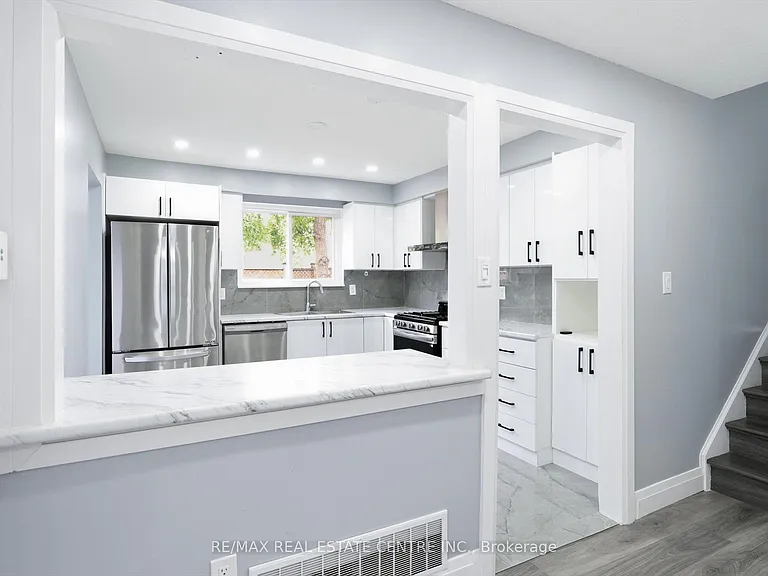 33 Garside Cres #MAIN — Photo 11