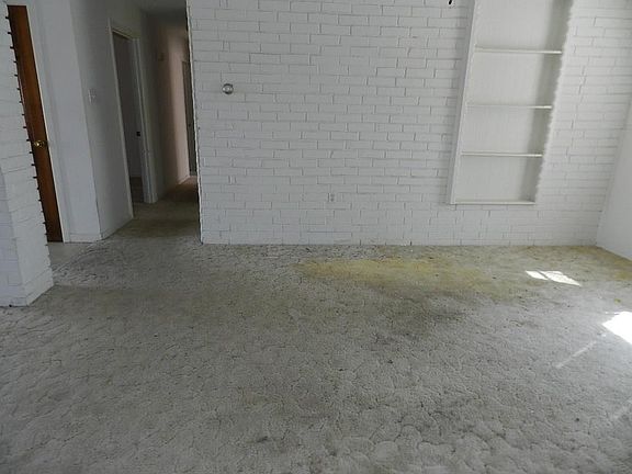 5th image of 114 S Mesquite St