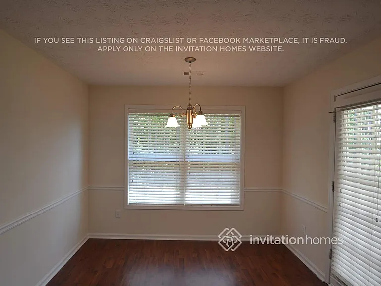 555 Wellington Ln — Photo 5