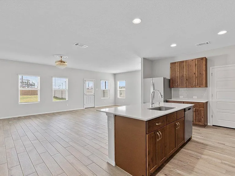 261 Hortus Dr — Photo 12