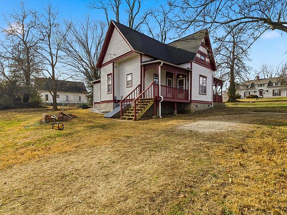 3rd image of 722 Maple Street
