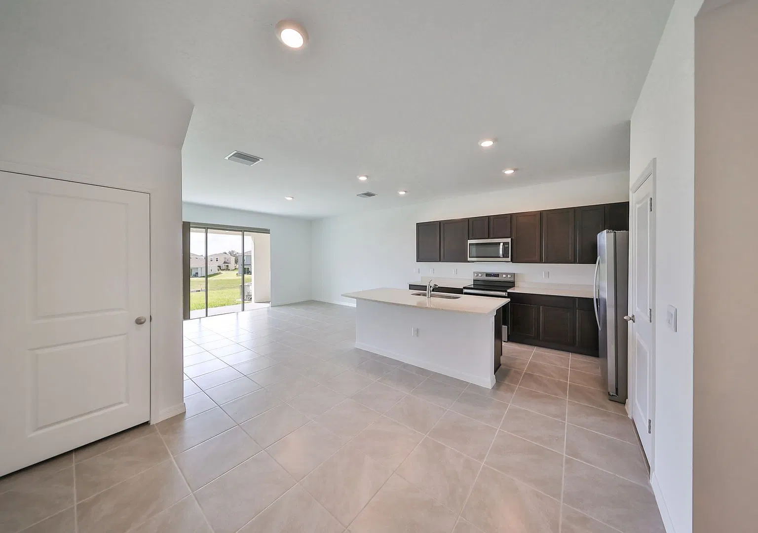 Gorgeous Townhome in Farm At Varrea — Photo 3