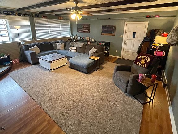 5th image of 2014 Robert Gray St