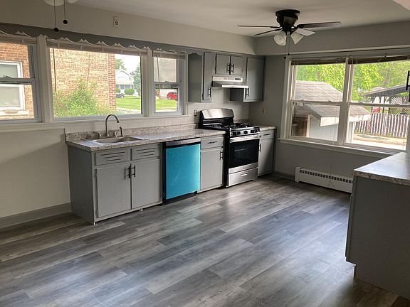 Kitchen with eat in area