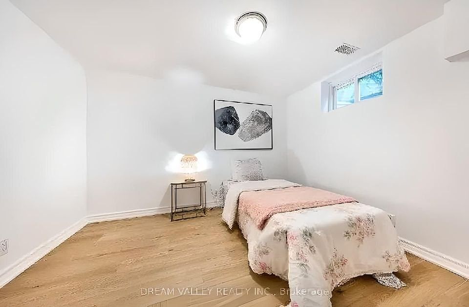 1st image of 27A Saint Quentin Ave
