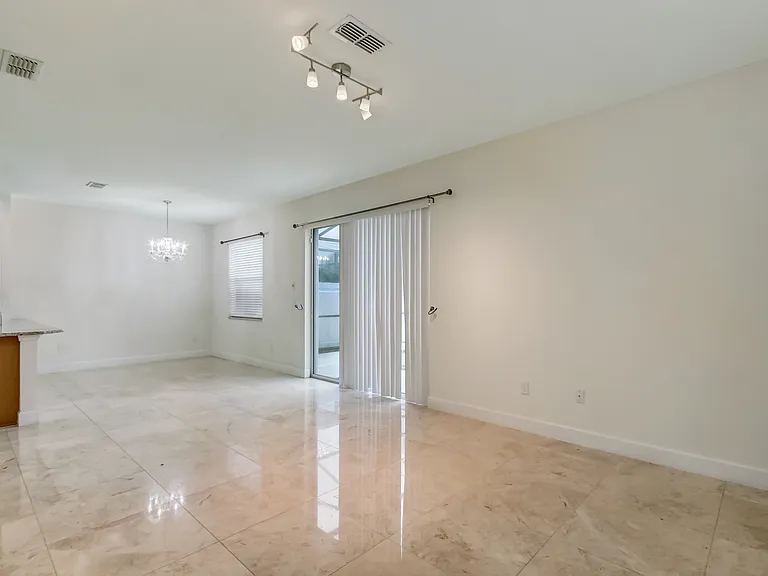 500 Las Fuentes Dr — Photo 9