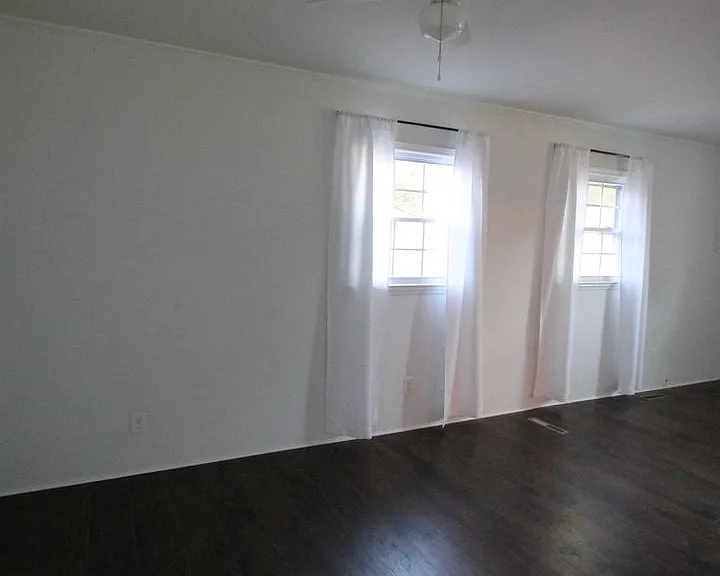 731 Level St — Photo 3
