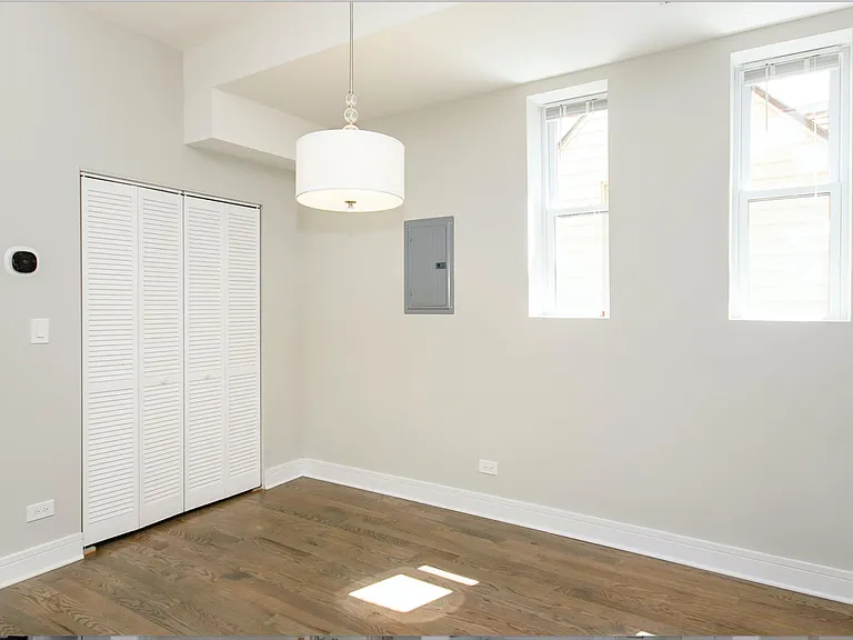 1945 N Winchester Ave #2F — Photo 4