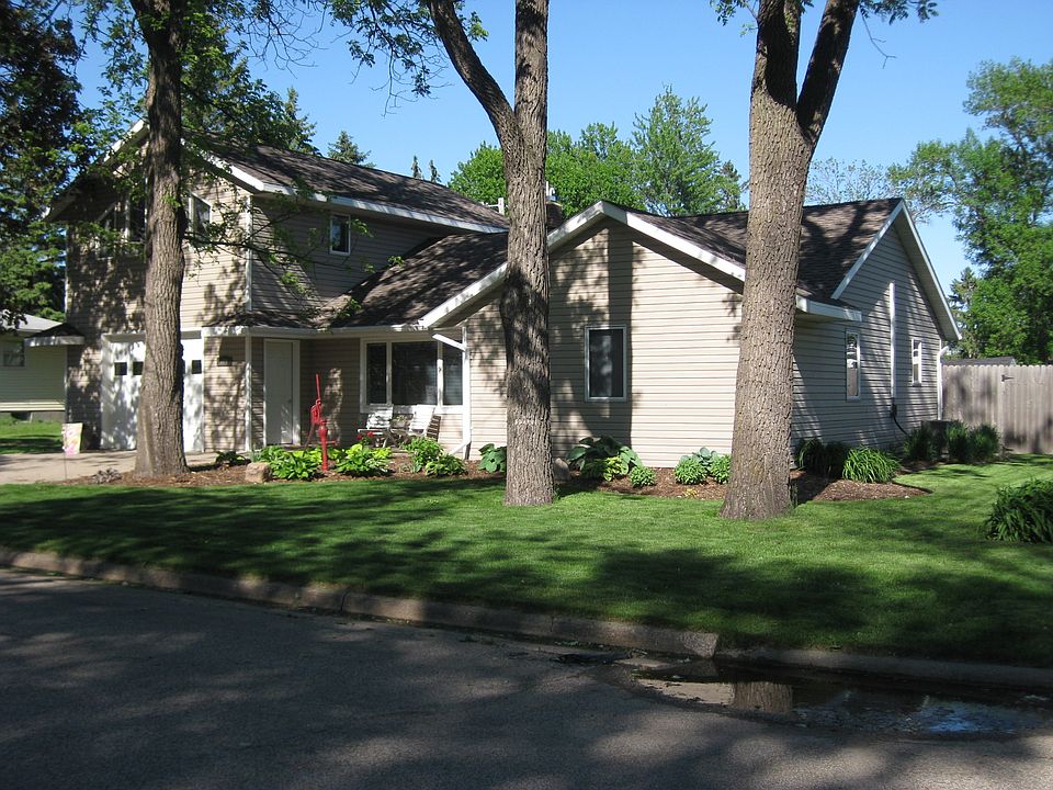 Front; fence / gate to back
