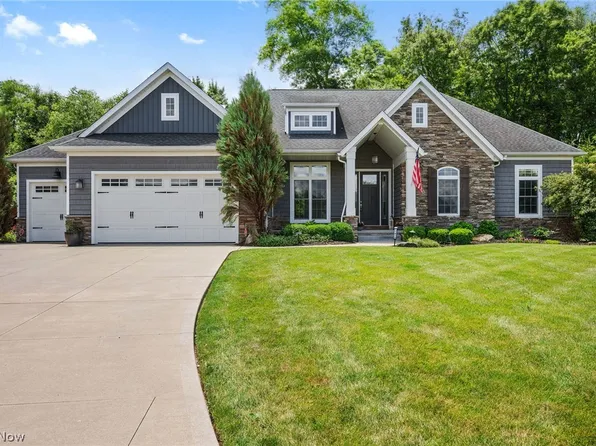 11819 Dorena Cir NW, Uniontown, OH 44685