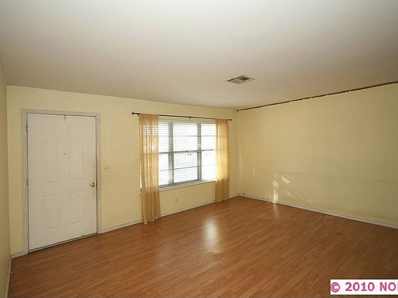 3rd image of 660 S Pecan St