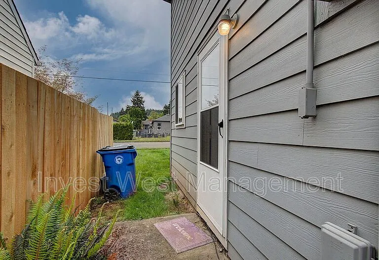 710 NE 15th Ave — Photo 21