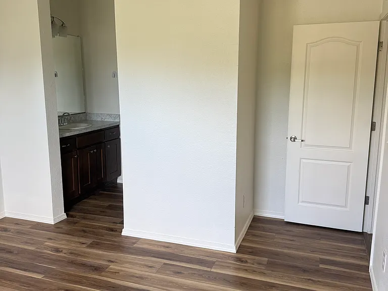 129 Cypress Ct — Photo 12