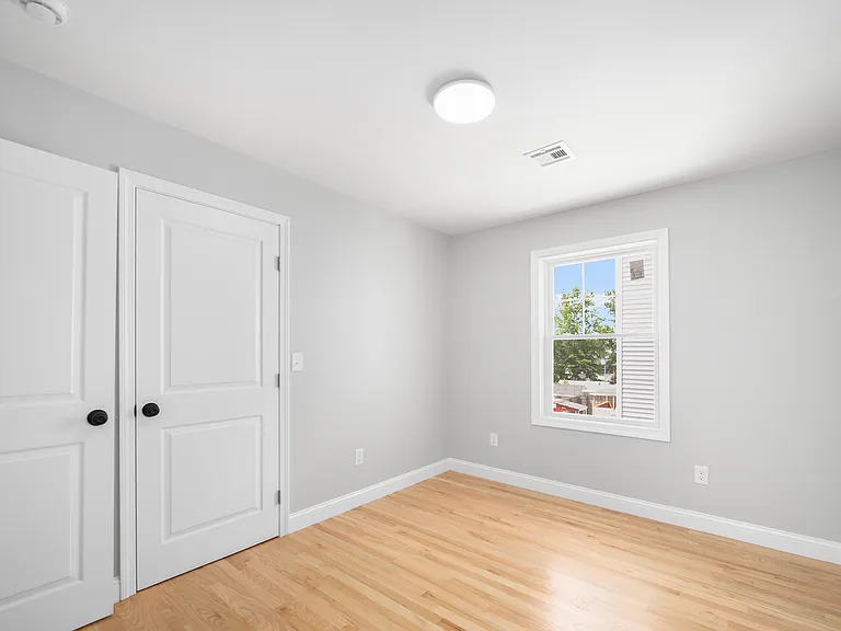 28 Grosvenor Ave #2 — Photo 11