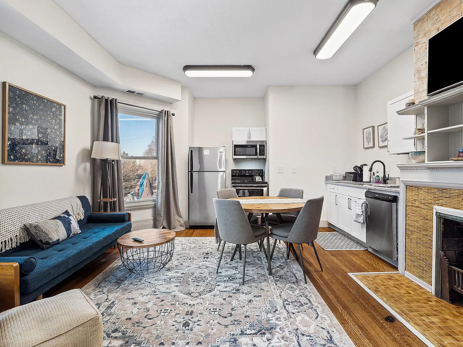Studio, 1.0 bath, 699 sqft, $2,360 — Photo 3