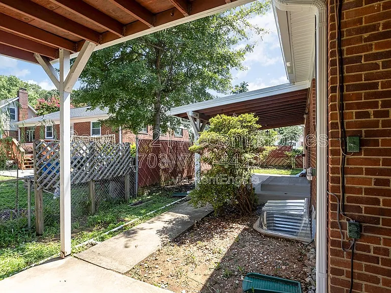 3233 Holly Hill Dr — Photo 34