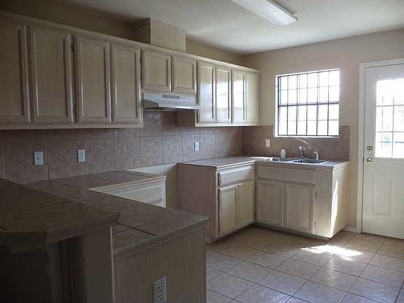 5th image of 1100 E San Pedro St